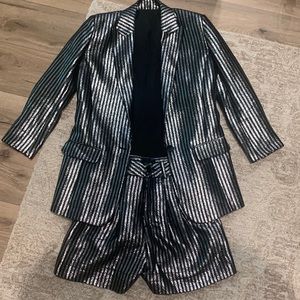 Channel Taylor Swift at her Lover show in Paris!